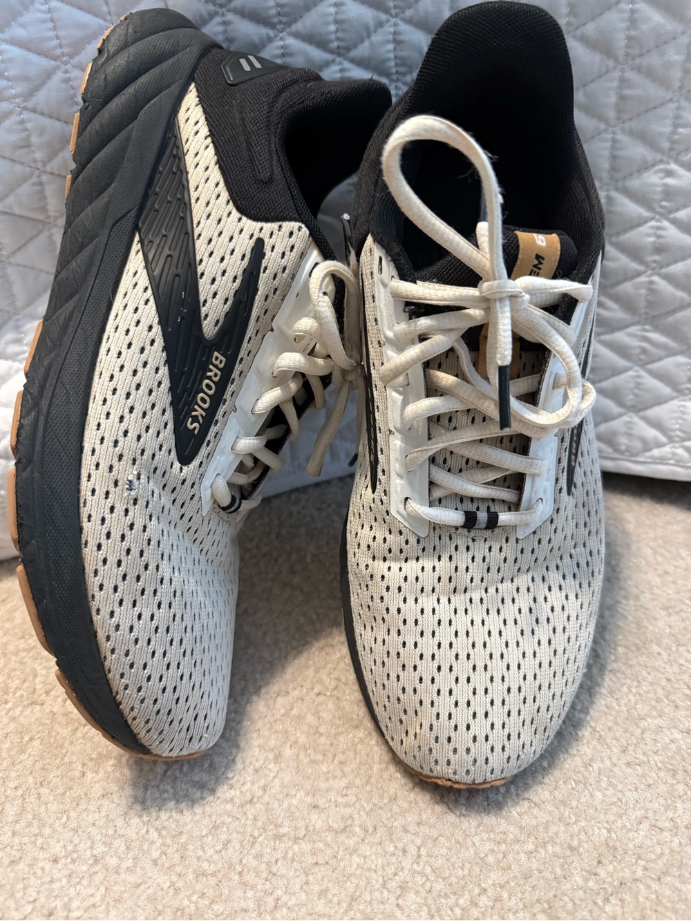 Brooks Men's White and Black Athletic Running Shoes